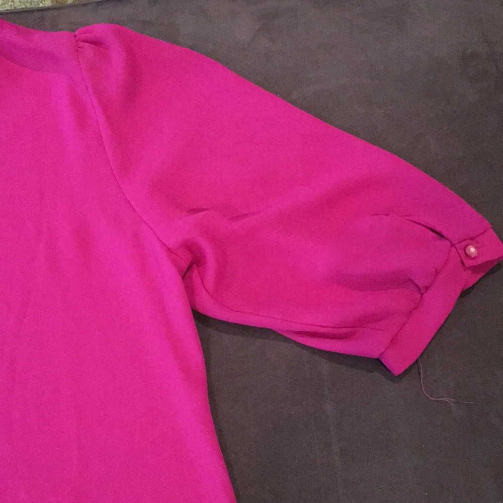 Sheer pleated, ruffle neck short sleeve blouse - Picture 5 of 6